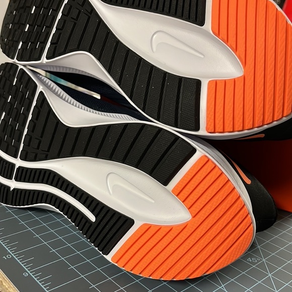 Nike Quest Men’s Sneakers excellent condition - Picture 10 of 14